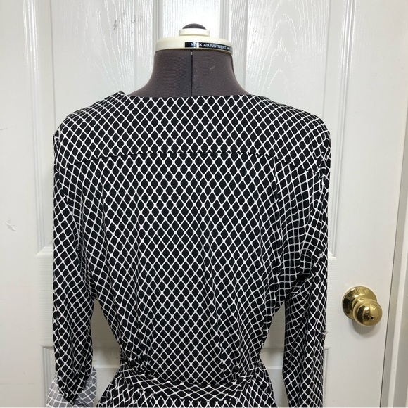 Calvin Klein Stretchy Black & White Dimond Pattern V Neckline Wrap Dress 12 - Picture 10 of 13